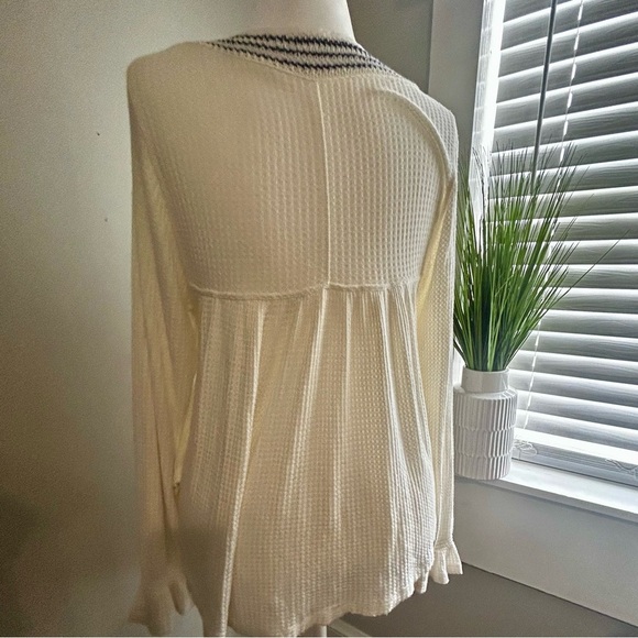 Free People Ivory Blouse with Navy Embroidery Size Medium - Picture 4 of 9